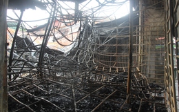 Hiện trường chợ Đọ sau vụ cháy: Hàng chục ki-ốt đã hóa thành tro