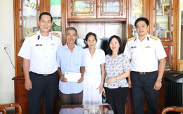Vùng 4 Hải quân thăm, tặng quà gia đình chính sách và người có công