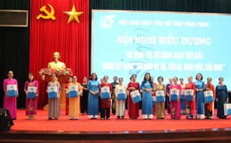Hội LHPN tỉnh Vĩnh Phúc tặng quà Mẹ Việt Nam Anh hùng và biểu dương 75 gia đình phụ nữ chính sách tiêu biểu