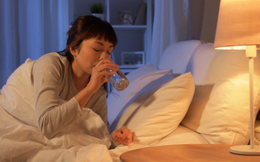 Uống nước ban đêm đúng cách mang lại 3 lợi ích cho sức khỏe