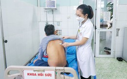 Nhập viện cấp cứu vì ngộ độc thuốc lá điện tử