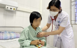 Bé gái 6 tuổi bỗng lồi mắt, tay chân run, bác sĩ kết luận con mắc bệnh người lớn