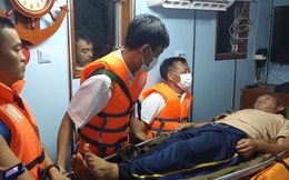 Tàu hải quân 416 cấp cứu ngư dân bị nạn trên quần đảo Trường Sa 
