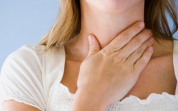 Hiện tượng nuốt nước bọt thấy vướng ở cổ họng là dấu hiệu mắc bệnh gì?