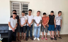 Nhóm thanh niên say sưa "bay lắc" trong quán karaoke