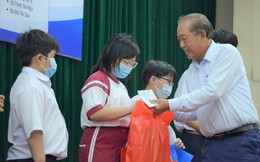 Trao học bổng và tuyên dương học sinh giỏi là trẻ mồ côi do Covid-19 