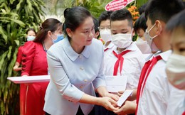 Lãnh đạo Hội LHPN Việt Nam dự khai giảng, trao học bổng cho học sinh mồ côi tại TPHCM, Bình Dương
