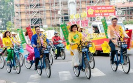 Phụ nữ quận 8 rực rỡ áo dài diễu hành xe đạp quảng bá cho “Chợ hoa xuân - trên bến dưới thuyền” 