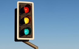 Điều khiển xe rẽ phải khi đèn đỏ, có bị xử phạt?