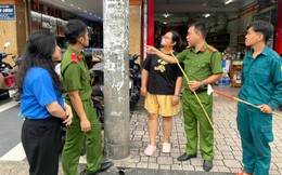 Q.Tân Bình, TPHCM: Vận động 100% hộ dân, cơ sở kinh doanh bóc gỡ quảng cáo bẩn trên trụ đèn, trụ điện