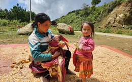 Hỗ trợ phụ nữ dân tộc thiểu số thuộc hộ nghèo khi sinh con đúng chính sách dân số
