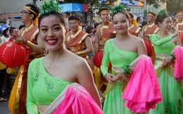 Người Hoa ở TPHCM xuống đường đón mừng lễ hội Tết Nguyên tiêu 2023