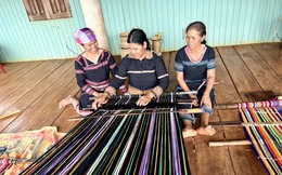 Gia Lai: Hơn 100 câu lạc bộ dệt thổ cẩm giúp phụ nữ dân tộc thiểu số phát triển kinh tế