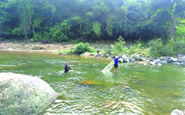 Những phận người bên dòng sông Khao