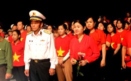 Đoàn công tác Hội LHPN Việt Nam tham gia nhiều hoạt động văn hóa, tâm linh trong hải trình Trường Sa 