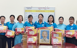 Phú Thọ: Tặng hơn 5.000 cờ Tổ quốc và ảnh Bác Hồ cho các hộ dân vùng biên giới tỉnh Lai Châu