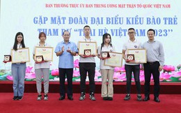 Vinh danh 5 kiều bào trẻ tham dự Trại hè Việt Nam năm 2023