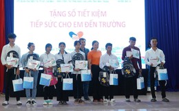 Tiếp sức cho trẻ em dân tộc thiểu số trong hành trình “đi tìm con chữ” 