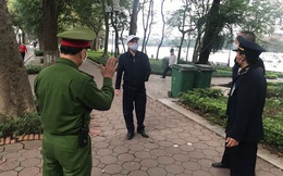 Hà Nội: Hai người câu cá, một người bán hoa bị xử phạt vì "ra đường không chính đáng"