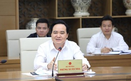 Bộ trưởng Phùng Xuân Nhạ: Không bắt học sinh làm nhiều bài kiểm tra