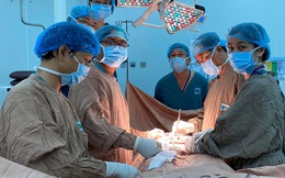 Lần đầu tiên phẫu thuật nội soi ung thư âm đạo “3 trong 1” ở Việt Nam