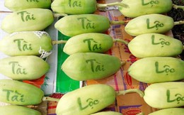 Nhiều loại cây trái 'độc' lạ ‘khuấy động’ thị trường miền Tây dịp Tết
