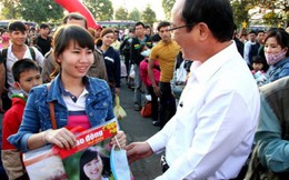 Bình Dương: 4.000 công nhân nghèo được đưa về quê miễn phí