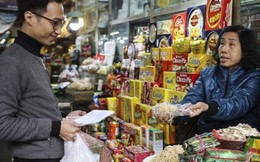 Người Hà Nội tấp nập sắm đồ cúng rằm tháng Giêng