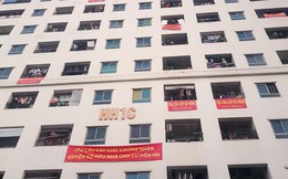 Nhiều tòa nhà ở HH Linh Đàm treo băng rôn đòi sổ hồng