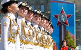 Lần đầu nữ quân nhân Nga duyệt binh Ngày Chiến thắng