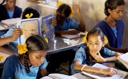 Ấn Độ giảm tải cặp sách cho học sinh, cấm bài tập về nhà