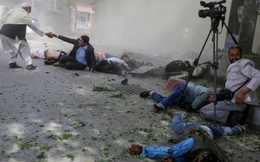 Đánh bom đẫm máu ở Afghanistan: 11 trẻ em và 10 nhà báo thiệt mạng