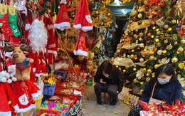 Mua bán ảm đạm ở “Phố Giáng sinh” dịp cuối năm