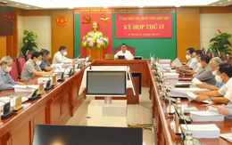 Đề nghị Bộ Chính trị kỷ luật Bộ trưởng Y tế và Chủ tịch Hà Nội