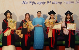 Học viện Phụ nữ Việt Nam trao bằng tốt nghiệp năm 2022 cho hơn 400 sinh viên và học viên cao học