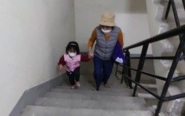 Vụ cháy ở chung cư đông dân nhất Hà Nội: Cư dân "kêu trời" vì phải đi bộ 39 tầng xuống dưới