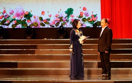 "Lão anh hùng” cứu sống gần 100 người thoát lũ dữ, khiến cả hội trường rưng rưng xúc động
