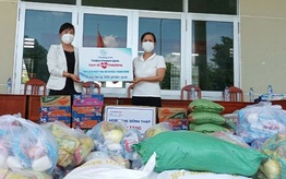 Chương trình "Triệu phần quà san sẻ yêu thương" vận động được 298,215 tỷ đồng