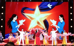 Lắng đọng chương trình nghệ thuật "Hoa tháng 10" tại Lễ kỷ niệm 95 năm thành lập Hội LHPN Việt Nam