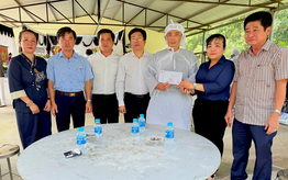 TPHCM: Hỗ trợ hơn 175 triệu đồng cho thân nhân cụ bà 79 tuổi bị nước lũ cuốn trôi
