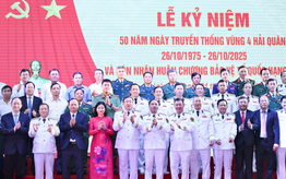 Đồng chí Nguyễn Thị Tuyến dự Lễ kỷ niệm 50 năm Ngày truyền thống Vùng 4 Hải quân 