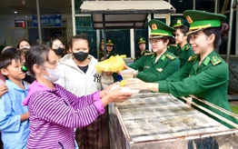Ấm lòng "Bát cháo tình thương" của Bộ đội Biên phòng tại Bệnh viện Sản Nhi Nghệ An