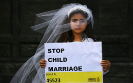 Nỗi đau của những cô dâu tuổi 14