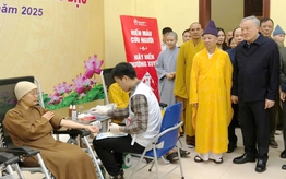 Phó Thủ tướng Thường trực Nguyễn Hòa Bình dự Ngày hội Hiến máu cứu người cùng các tăng ni, Phật tử