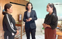 Trao 150 phần quà hỗ trợ phụ nữ và trẻ mồ côi vùng lũ Lâm Đồng