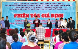 Học sinh tiểu học được tiếp cận câu chuyện pháp luật qua Phiên tòa giả định
