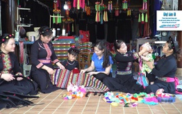 Trải nghiệm: May túi thổ cẩm, đưa sắc màu vùng cao vào cuộc sống hiện đại