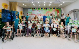Nhãn hàng Sunmate gửi yêu thương đến Viện dưỡng lão Diên Hồng