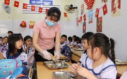 Nhiều trường học tại TPHCM dừng tổ chức bữa ăn bán trú cho học sinh