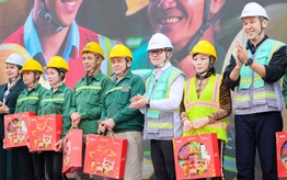 "Xây Tết 2026" trao quà cho hơn 1.100 công nhân xây dựng tại Hà Nội